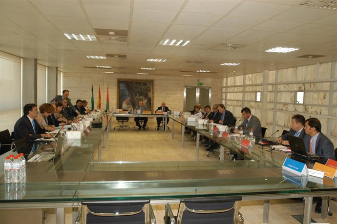 Consejo De Administración De Euro6000 En La Sede De Cajagranada