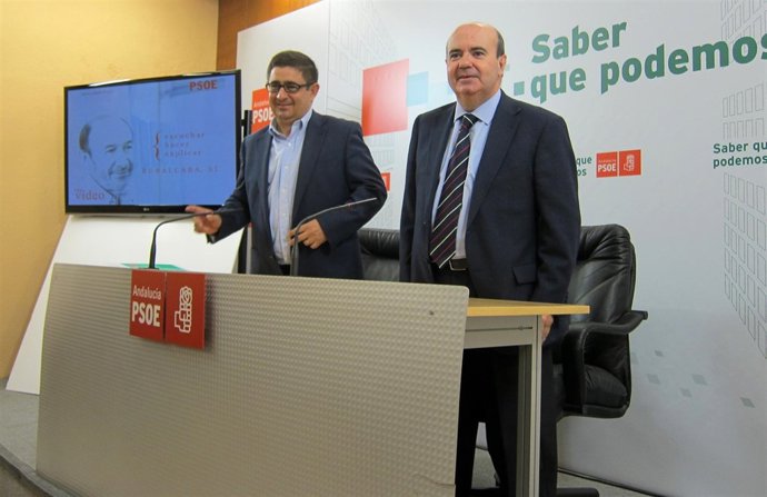 Francisco Reyes Y Gaspar Zarrías Antes De La Rueda De Prensa.