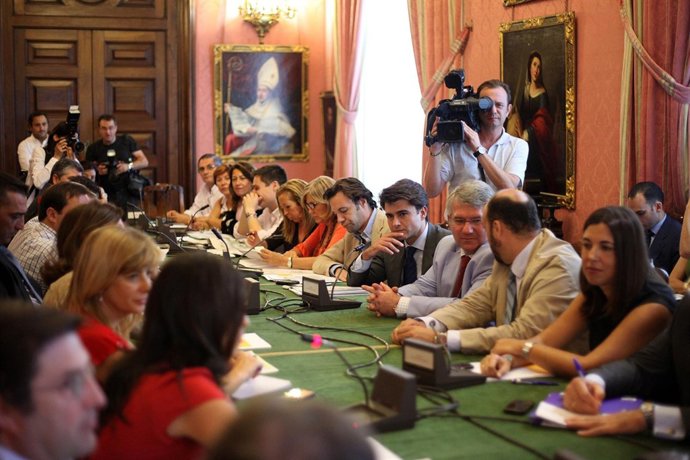 Beltrán Pérez Y Los Delegados De Distrito Analizan El Plan De Lipasam.