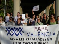 Padres dicen que no pararán de salir a la calle hasta que Educación aumente el dinero para becas de comedor