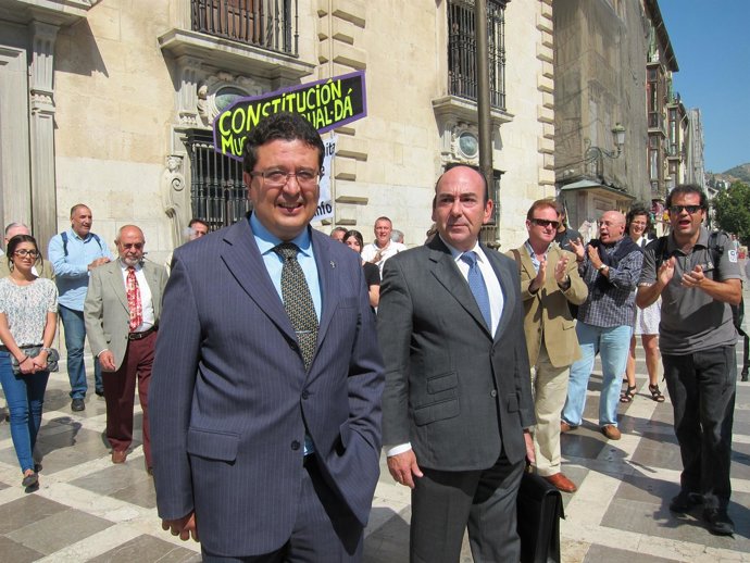 El Juez Serrano, Con Su Abogado, A La Salida Del TSJA