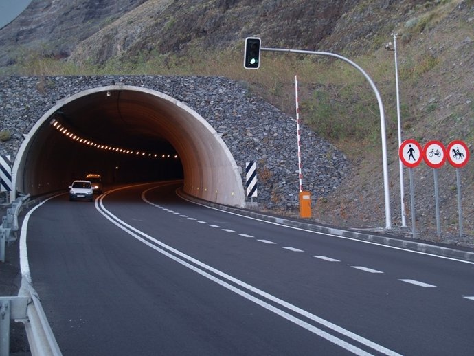 Túnel De Los Roquillos En La Isla De El Hierro