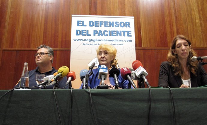En El Centro De La Imagen Carmen Flores, Presidenta Del Defensor Del Paciente