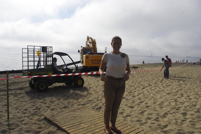 La Concejala, En Una Playa Del Municipio