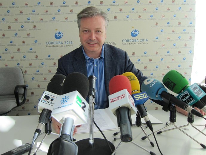 Primo Jurado En La Rueda De Prensa