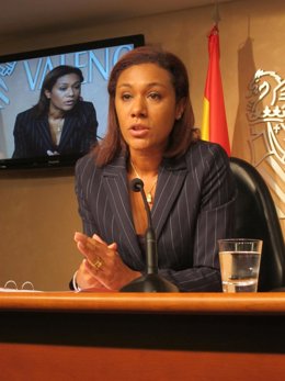 Lola Johnson En La Rueda De Prensa Posterior Al Pleno Del Consell.