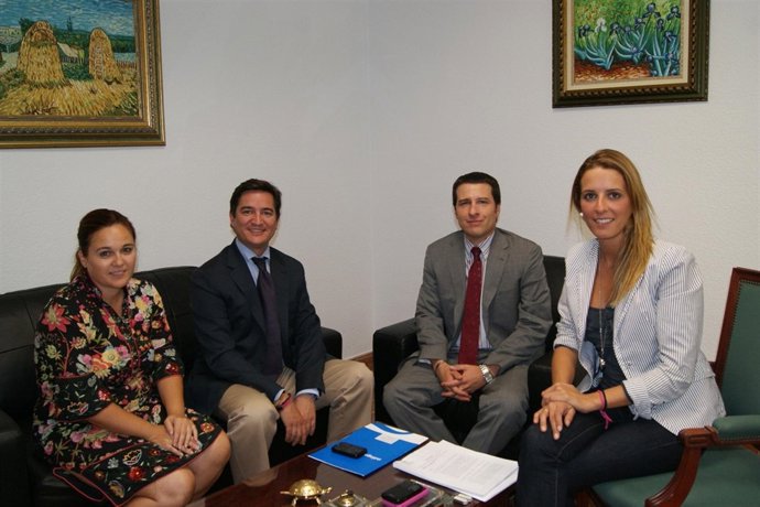 Los Asistentes A La Reunión