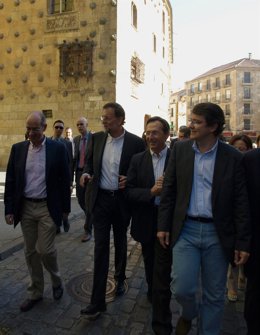 Rajoy Camina Por El Centro De Salamanca Con Dirigentes 'Populares'