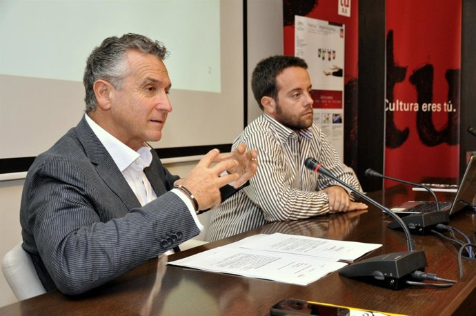 Plata, En La Presentación De La Comunidad Profesional Andalucía TU Cultura