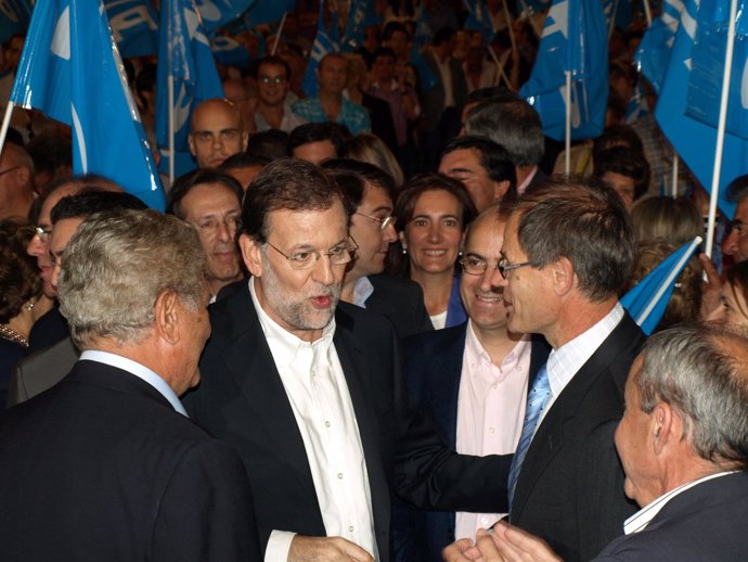 Mariano Rajoy Saluda A Abel Antón En El Acto Público Celebrado Este Sábado      