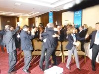 (Resumen) JJ.La clase política celebra la oportunidad económica y de proyección