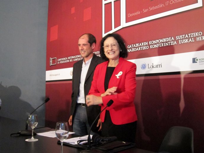 Paul Ríos (Lokarri) Y Silvia Casale (GIC)
