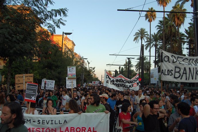 Miles De 'Indignados' Se Unen A La Protesta En Sevilla.
