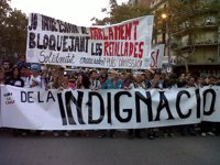 Los indignados ocupan un edificio de Barcelona 