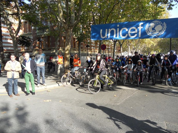 Emilio Del Río Da La Salida A La Marcha Ciclista De UNICEF