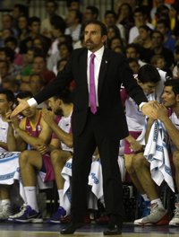 Baloncesto.- Joan Plaza: "Ha sido un partido trabajado con un equipo fuerte y con ganas en el que todos han destacado"