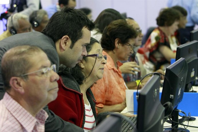 Cerca de ochenta adultos mayores tubieron su bautizo tecnológico en el Campus Pa