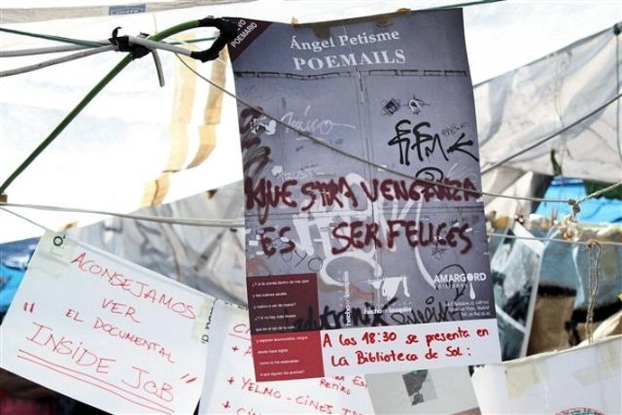 Espectáculo "POEMAILS. NUESTRA VENGANZA ES SER FELICES" 