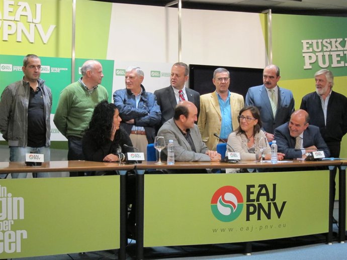 Andoni Ortuzar, Junto A Representantes Del PNV En Encartaciones