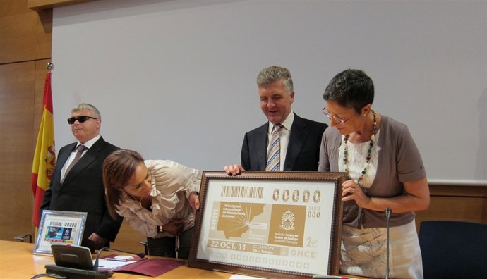 Presentación Cupón ONCE Sobre El Congreso Jacobeo