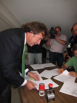 Francisco Rodríguez Argüeso Registra La Candidatura Del PP Cántabro Al 20N