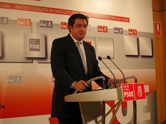 El Secretario Del PSCL, Al Término De La Comisión Ejecutiva Regional