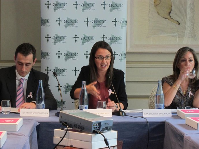 Presentación De La Campaña 'Sumáte Al Rosa' Contra El Cáncer De Mama