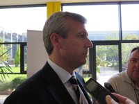 Rueda descarta "decidir unilateralmente o entre unos pocos" una eventual reducción del número de diputados autonómicos