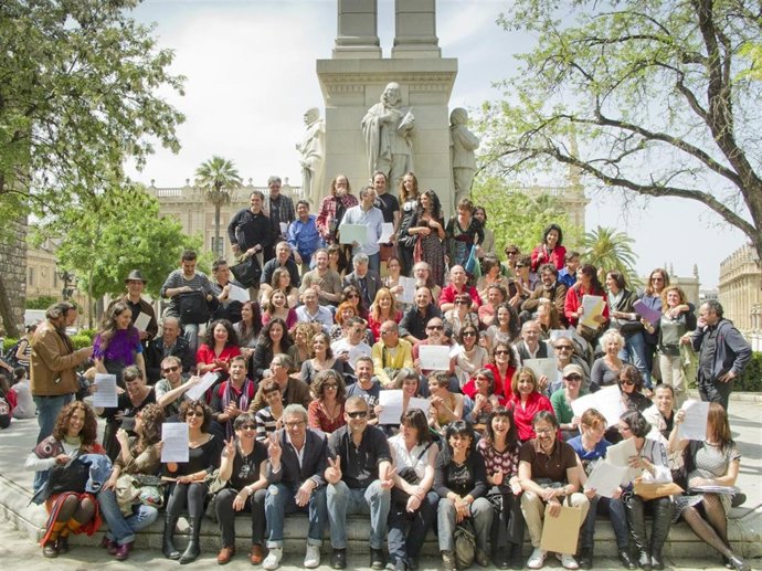 Antiguos Alumnos Del Instituto Del Teatro Se Movilizan En Sevilla