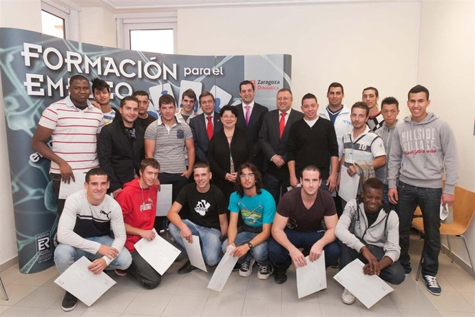 La Concejal Isabel López Entrega Los Diplomas De La Escuela Taller Ricardo Magda