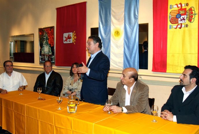 Prada Durante Su Viaje A Argentina