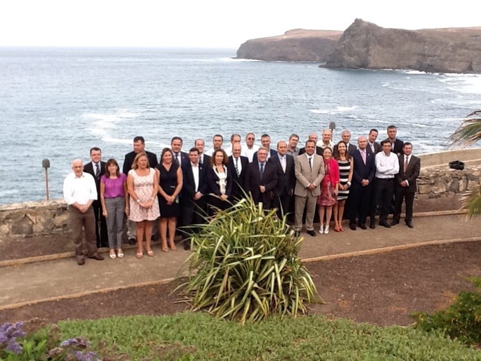 Foto De Familia De Bravo De Laguna Con Los Alcaldes De Gran Canaria