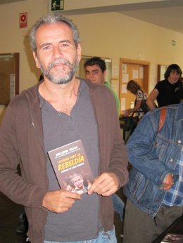 El Actor Willy Toledo, En La Presentación De Su Libro