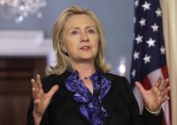 Clinton llega a Libia en una visita sorpresa