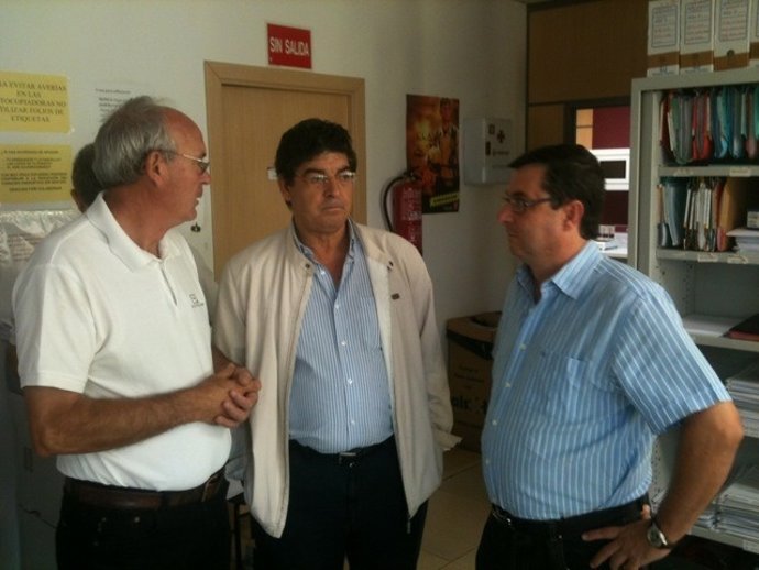 Valderas Y Centella Con Casero En La Sede Del CAAE