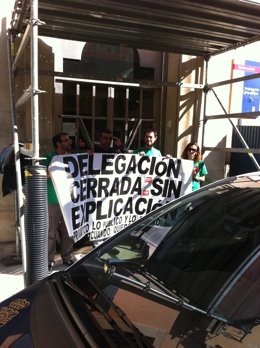 Profesores Ante La Delegación De Educación Cuenca