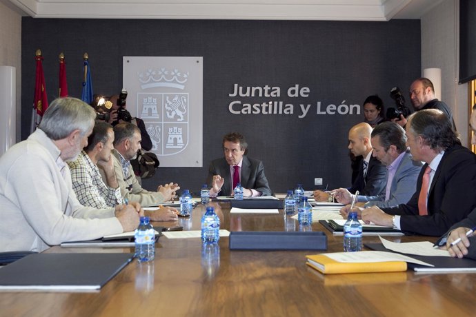 De Santiago-Juárez Presenta El Modelo De Ordenación Territorial A Las OPA