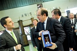 Herrera Durante La Inauguración De La Destilería