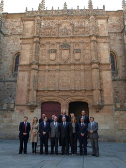 Los  Miembros De La Comisión Del VIII Centenario De La USAL