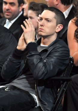 El Cantante Eminem Aplaudiendo 