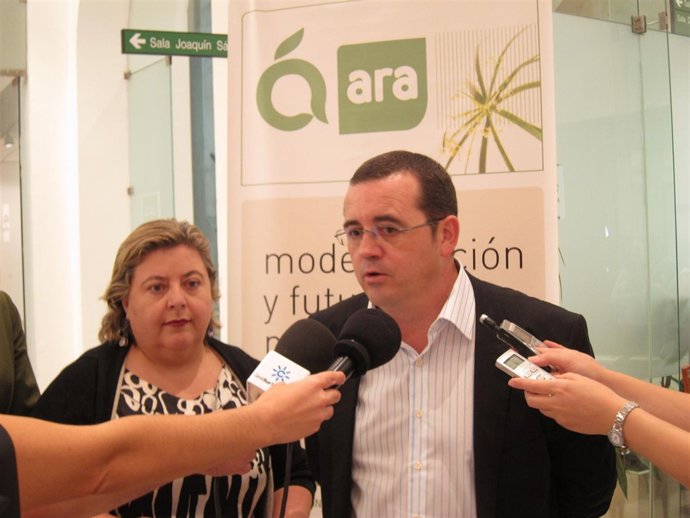 Presidente De ARA, Miguel Castellano, Y Consejera De Agricultura, Clara Aguilera