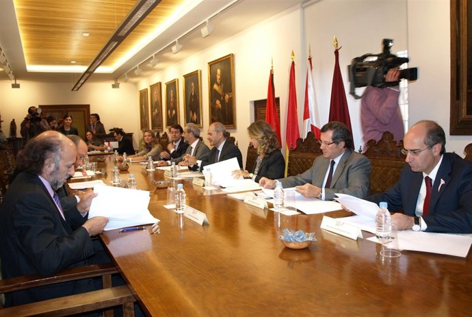 Reunión De La Comisión Interinstitucional Del VIII Centenario De La USAL      
