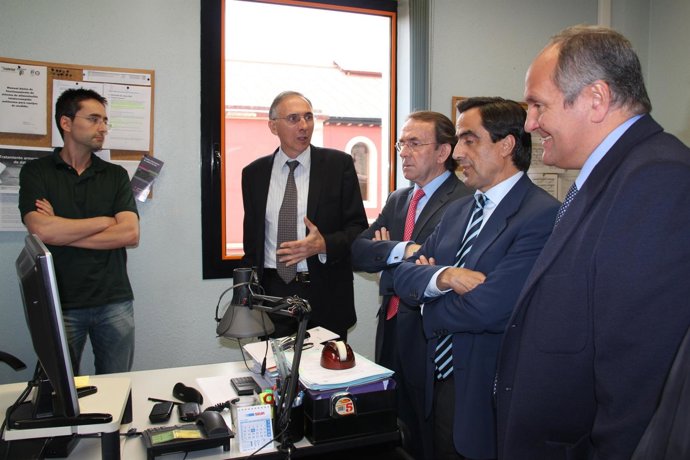 Alcalde De Torrelavega Y Consejero De Medio Ambiente Visitan El CIMA 