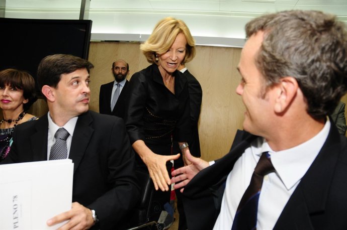 Consejero De Economía Del Gobierno De Canarias, Javier González Ortiz (Izq)