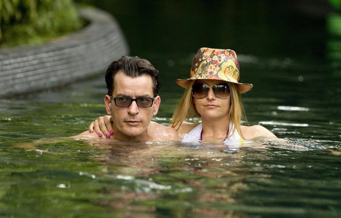 Charlie Sheen Y Brooke Muller Disfrutando De Unas Vacaciones Mexicanas 