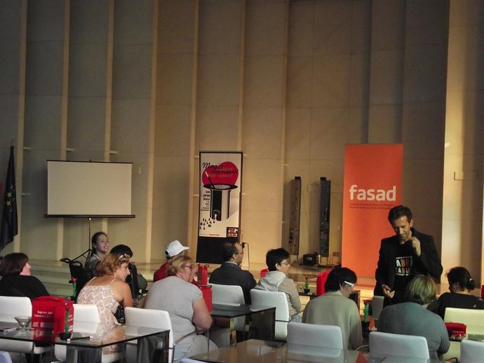 El Mago Pedro Volta De La Fundación Abracabra 