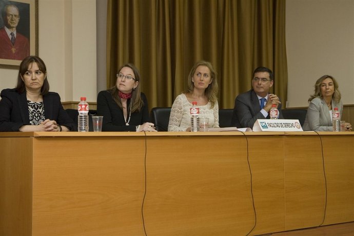 La Consejera De Presidencia Y Justicia Inaugura El Máster De La UC