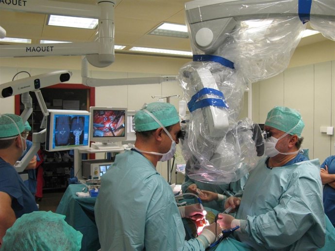 El Hospital MAZ Realiza La Primera Operación De España De Fijación Cervical