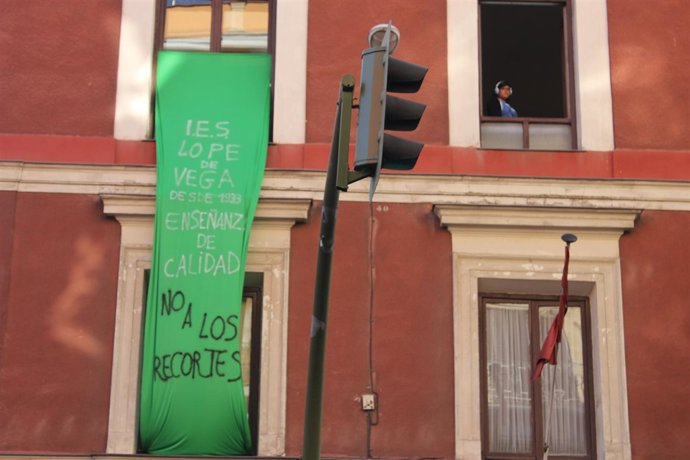 Cartel De Huelga En EL Instituto De Madrid