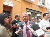 El alcalde de Badajoz califica de "canallada" y "traición" del Gobierno hacia Extremadura si no se opta por el Eje 16